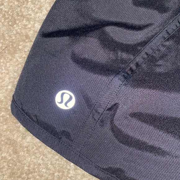 Lululemon track that high rise lined shorts navy blue size US 4 - Picture 3 of 3